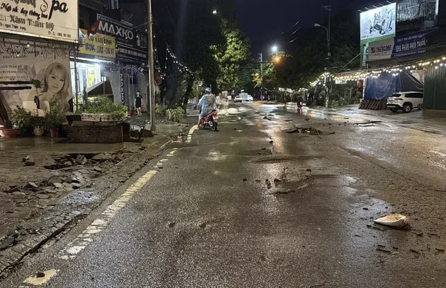 Đường tại thành phố Hòa Bình nứt gãy sau mưa lớn, tạm thời cấm đường ảnh 3