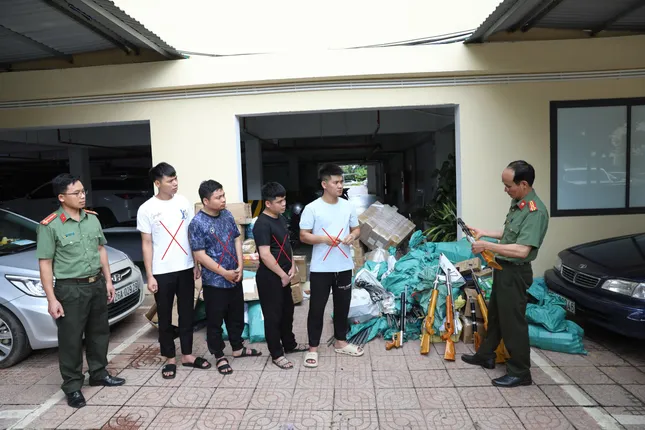 Triệt phá ổ nhóm chế tạo rồi rao bán vũ khí trên mạng ảnh 2