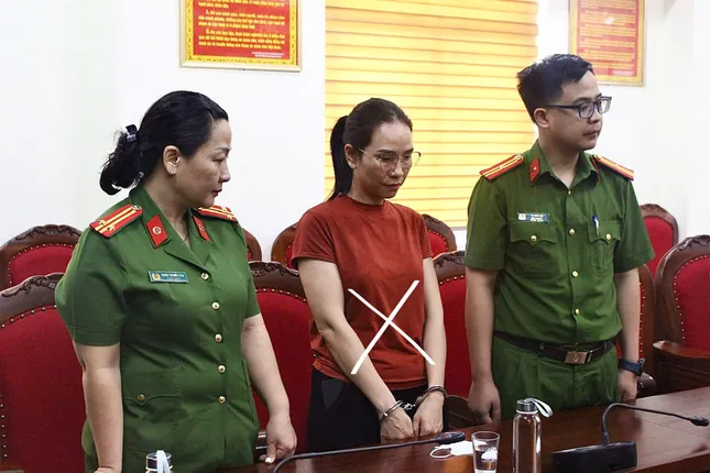 Tạm giam cựu kế toán trưởng trung tâm y tế lập khống chứng từ mua sắm ảnh 1