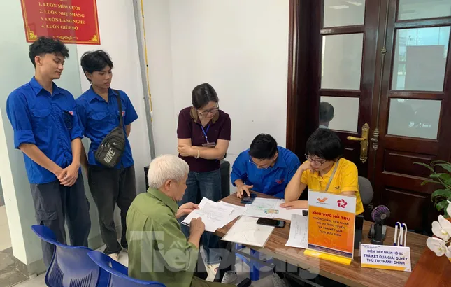 Nhiều người dân tộc thiểu số lần đầu thao tác màn hình cảm ứng không còn bỡ ngỡ ảnh 31