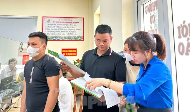 Nhiều người dân tộc thiểu số lần đầu thao tác màn hình cảm ứng không còn bỡ ngỡ ảnh 32
