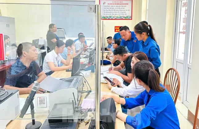 Nhiều người dân tộc thiểu số lần đầu thao tác màn hình cảm ứng không còn bỡ ngỡ ảnh 26