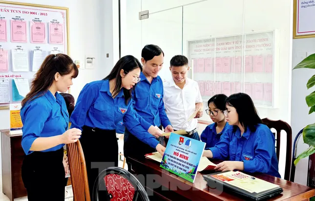 Nhiều người dân tộc thiểu số lần đầu thao tác màn hình cảm ứng không còn bỡ ngỡ ảnh 34
