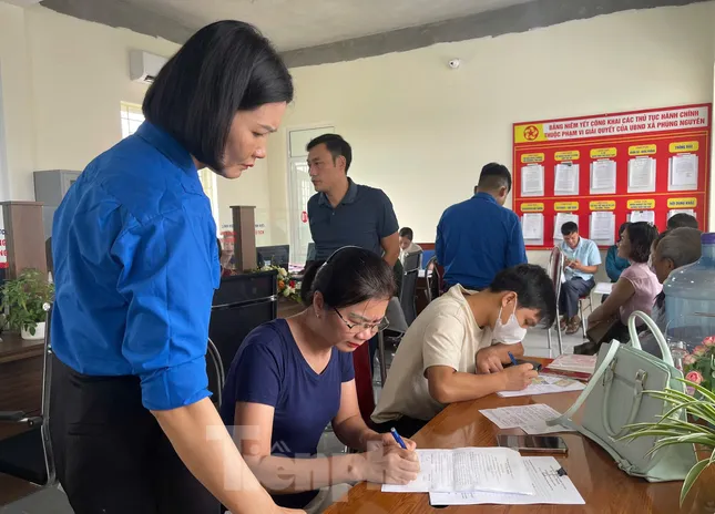 Nhiều người dân tộc thiểu số lần đầu thao tác màn hình cảm ứng không còn bỡ ngỡ ảnh 28
