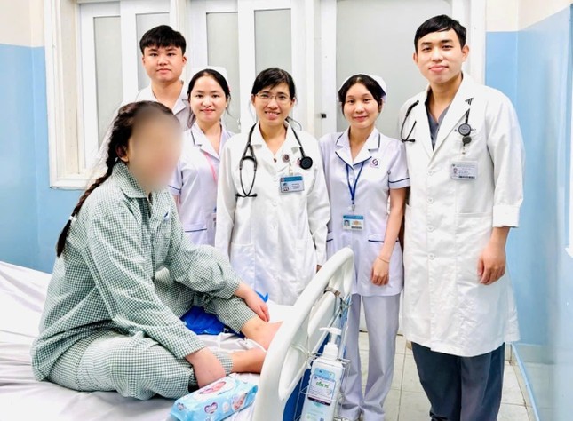 Người phụ nữ sốc phản vệ, nguy kịch khi đang nâng mũi ảnh 2