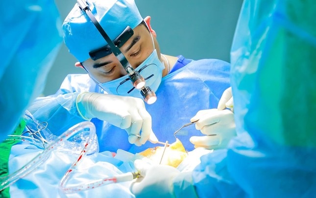 Người phụ nữ sốc phản vệ, nguy kịch khi đang nâng mũi ảnh 1