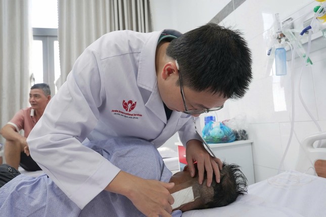 Trèo cây hái xoài, người đàn ông trượt chân té gãy cổ ảnh 2
