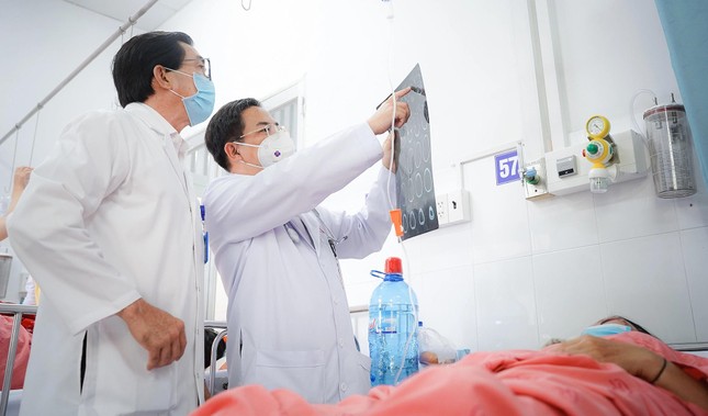 Gặp nạn trên đường hành hương, 4 người trọng thương ảnh 1
