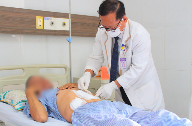 Chỉ một cơn đau bụng, người đàn ông đối mặt tử thần trong gang tấc ảnh 2