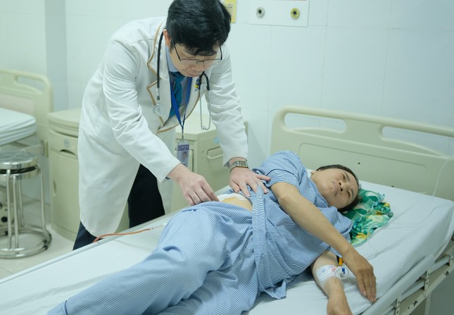 Sỏi san hô &apos;ăn&apos; hết thận bệnh nhân ảnh 4