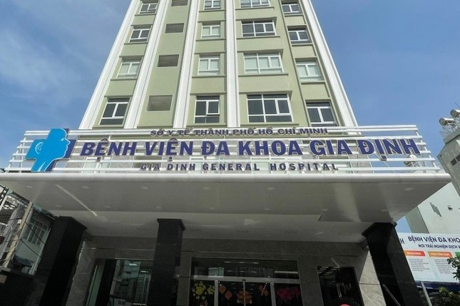 Nữ bệnh nhân nước ngoài sốc nhiễm trùng sau hút mỡ bụng ảnh 1
