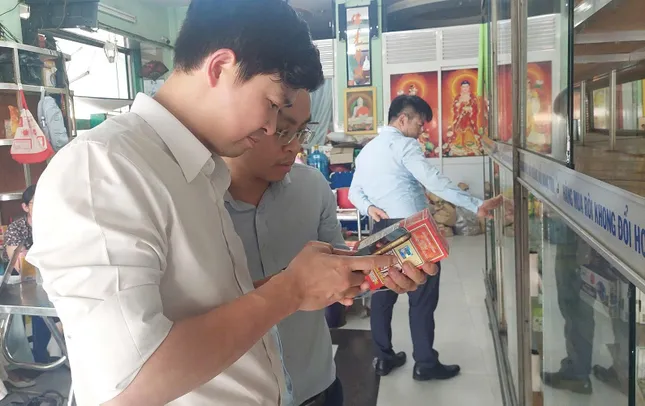 Bắt quả tang cơ sở bán 3 loại thuốc giả ảnh 1