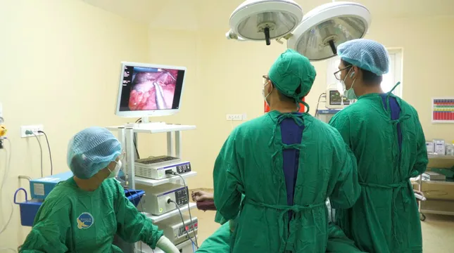 Nữ bệnh nhân hoại tử ruột nguy kịch vì chủ quan với những cơn đau bụng ảnh 1