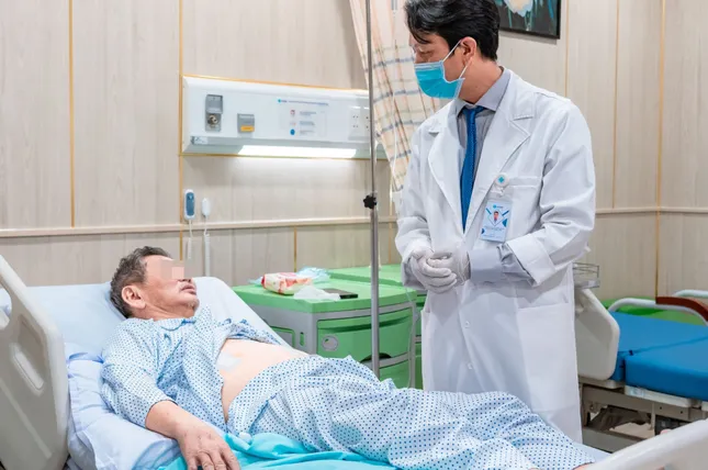 Bác sĩ Thái Lan bị thủng túi mật được các bác sĩ Việt Nam cứu sống ảnh 2