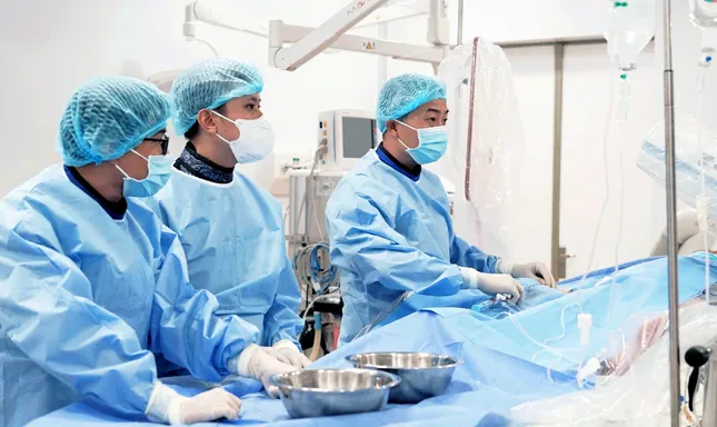 Cứu sống du khách Pháp bị nhồi máu cơ tim cấp ảnh 2