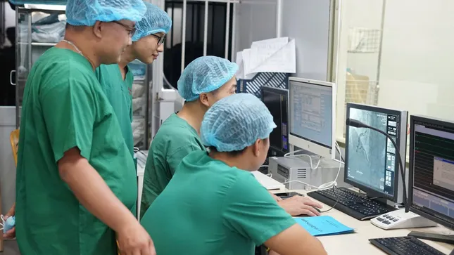 Cứu sống du khách Pháp bị nhồi máu cơ tim cấp ảnh 1