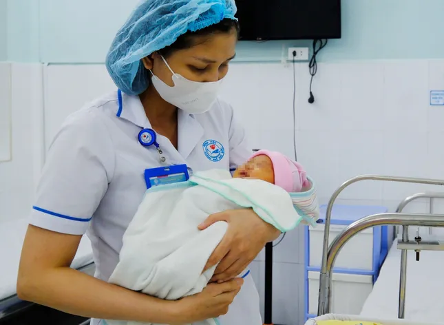 Nhiều chuyên khoa hợp sức cứu sản phụ suy tim nặng mang thai lần thứ 5 ảnh 1