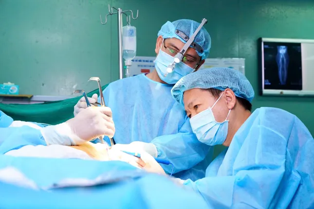 Nữ Việt kiều đi nửa vòng trái đất về nước điều trị hội chứng hiếm gặp ảnh 4