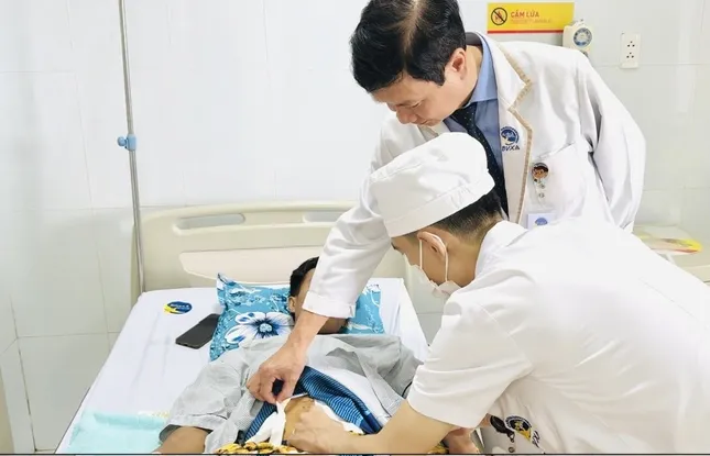 Suýt mất mạng do bị đâm xuyên bụng, thủng nhiều nội tạng ảnh 1