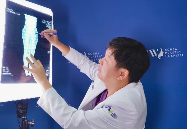 Nữ Việt kiều đi nửa vòng trái đất về nước điều trị hội chứng hiếm gặp ảnh 2