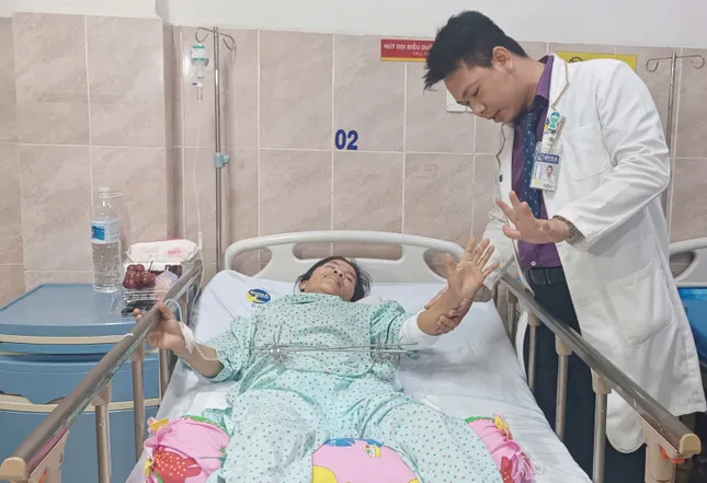 Người phụ nữ bị máy cày cán ngang người thoát chết hy hữu ảnh 2