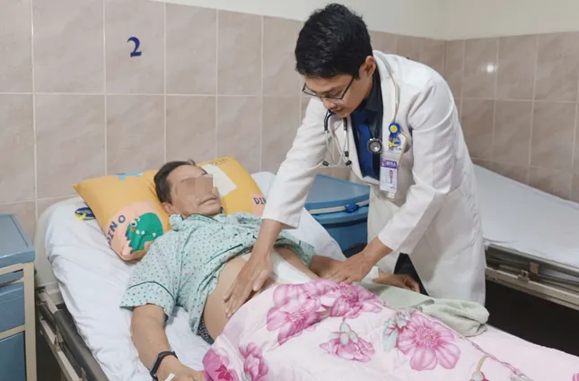 Phẫu thuật khẩn cấp cứu cụ ông máu phun thành vòi trong bụng vì tai nạn ảnh 2