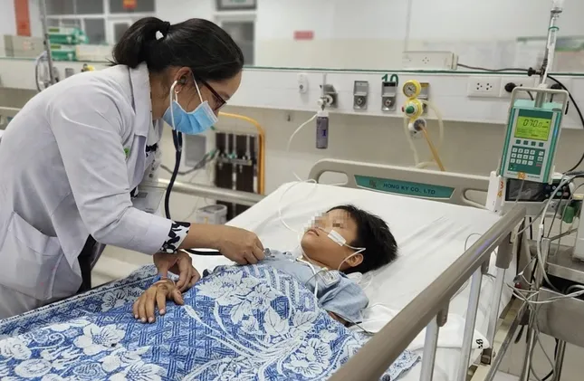 Vụ tai nạn trên cao tốc Vĩnh Hảo – Phan Thiết: Bé trai 9 tuổi bị dập phổi, chảy máu ổ bụng ảnh 1