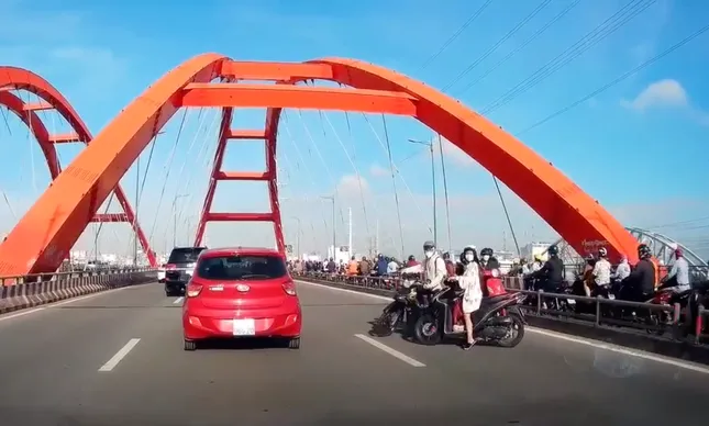Phó giám đốc Công an TPHCM: &apos;Không khoan nhượng vi phạm giao thông&apos; ảnh 1