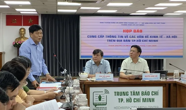 Chung cư cũ cơi nới, 'chuồng cọp' giăng kín: Đừng để lối sống khóa đường sống ảnh 1