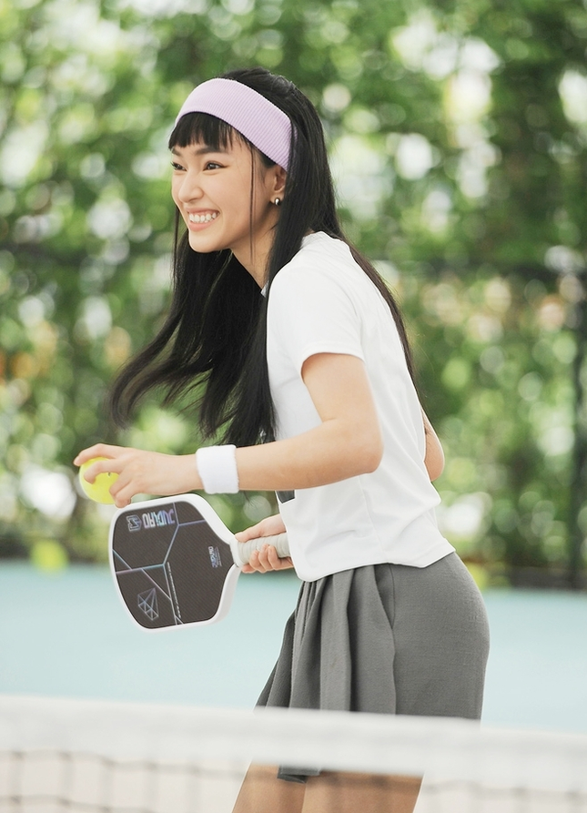 Những kiểu tóc "over hợp" với các cô nàng mê pickleball trong ngày nắng nóng ảnh 6