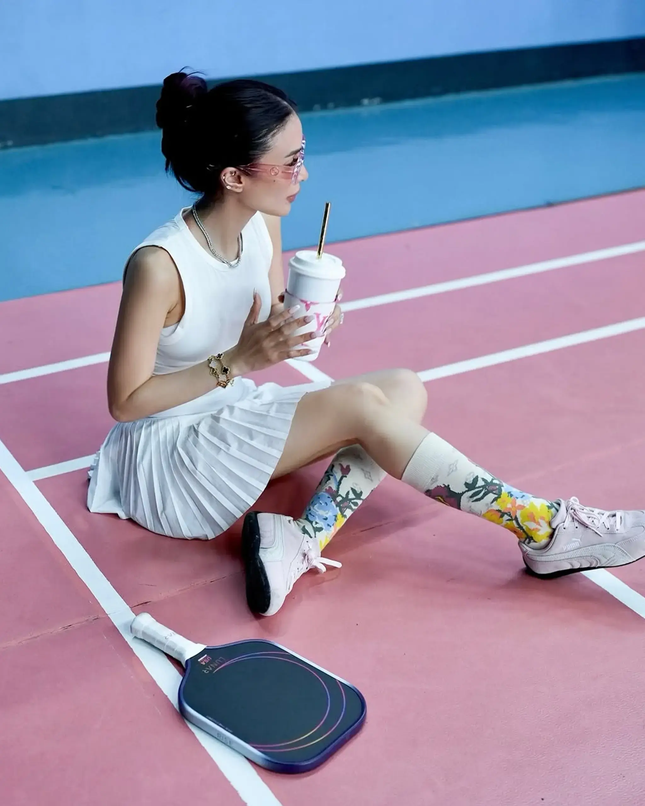 Những kiểu tóc "over hợp" với các cô nàng mê pickleball trong ngày nắng nóng ảnh 5