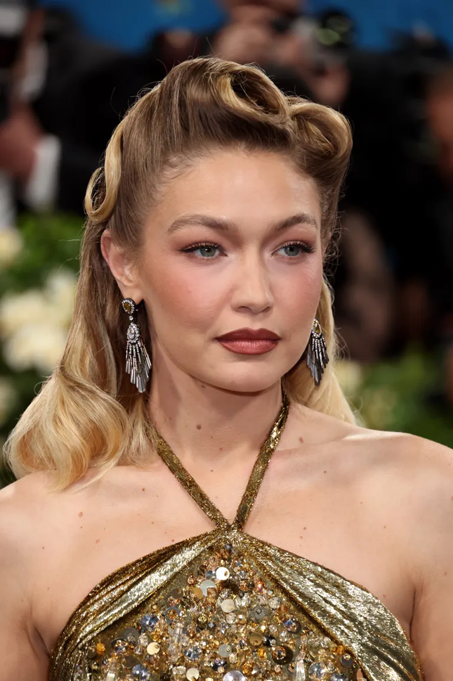 Những kiểu tóc ấn tượng nhất Met Gala 2025: Jennie, Dua Lipa "đánh bùa mê" ảnh 4