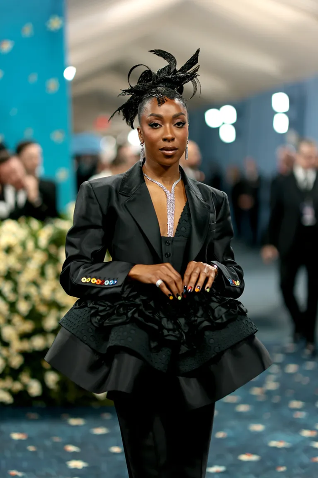 Những kiểu tóc ấn tượng nhất Met Gala 2025: Jennie, Dua Lipa "đánh bùa mê" ảnh 14