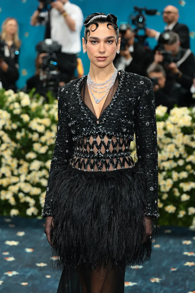 Những kiểu tóc ấn tượng nhất Met Gala 2025: Jennie, Dua Lipa "đánh bùa mê" ảnh 1