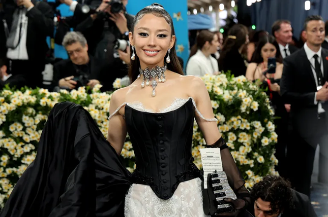 Những kiểu tóc ấn tượng nhất Met Gala 2025: Jennie, Dua Lipa "đánh bùa mê" ảnh 3