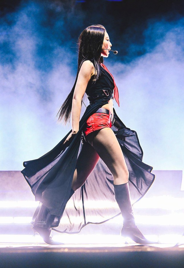 Jennie BLACKPINK, Dua Lipa được truyền thông quốc tế đánh giá cao gu ăn mặc ảnh 3