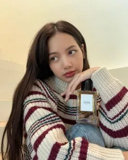 Khám phá hương nước hoa mùa Hè yêu thích của Taylor Swift, Lisa BLACKPINK ảnh 2