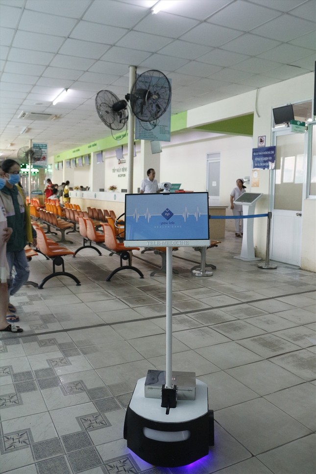 “Xin chào, tôi là robot hỗ trợ khám bệnh!” ảnh 1