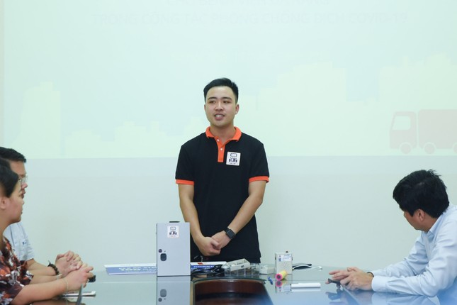 Chàng sinh viên chế “máy nhắc uống thuốc” phục vụ điều trị bệnh nhân COVID-19 ảnh 1