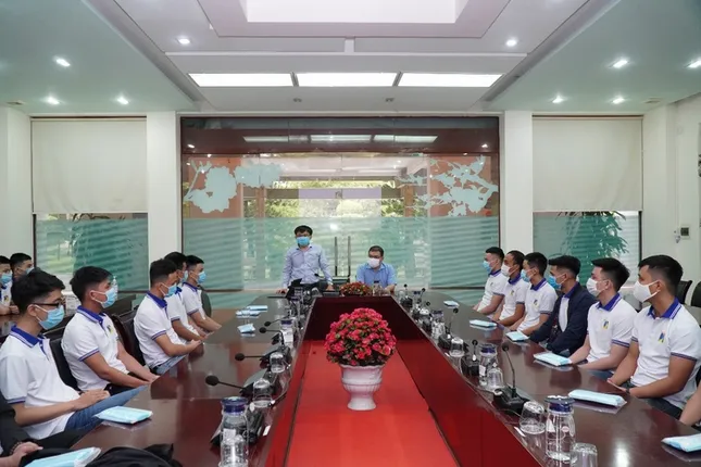 Vừa tốt nghiệp, 24 sinh viên trường ĐH Bách khoa (ĐH Đà Nẵng) thành sĩ quan dự bị ảnh 1