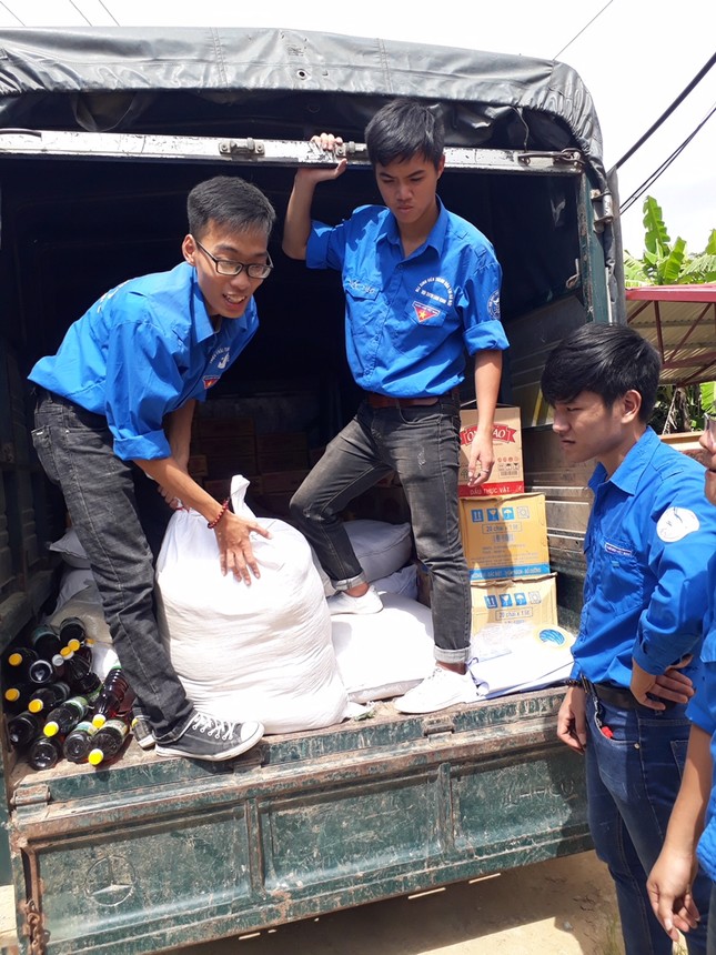 Hỗ trợ 1.200 suất quà cho người dân vùng lũ ảnh 3