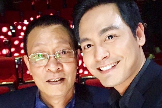 Showbiz 8/2: Nam ca sĩ Hàn Quốc đột tử sau khi cầu hôn bạn gái ảnh 1