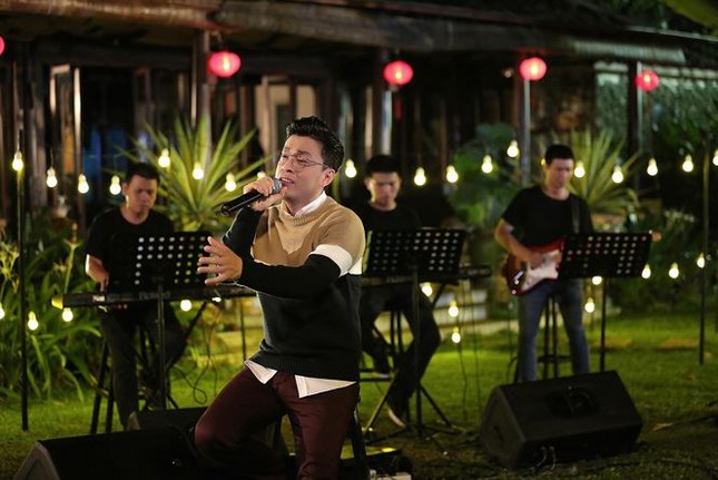 Showbiz 9/6: Lan Phương bị ‘ném đá’ khi so sánh showbiz 2 miền Nam, Bắc ảnh 1