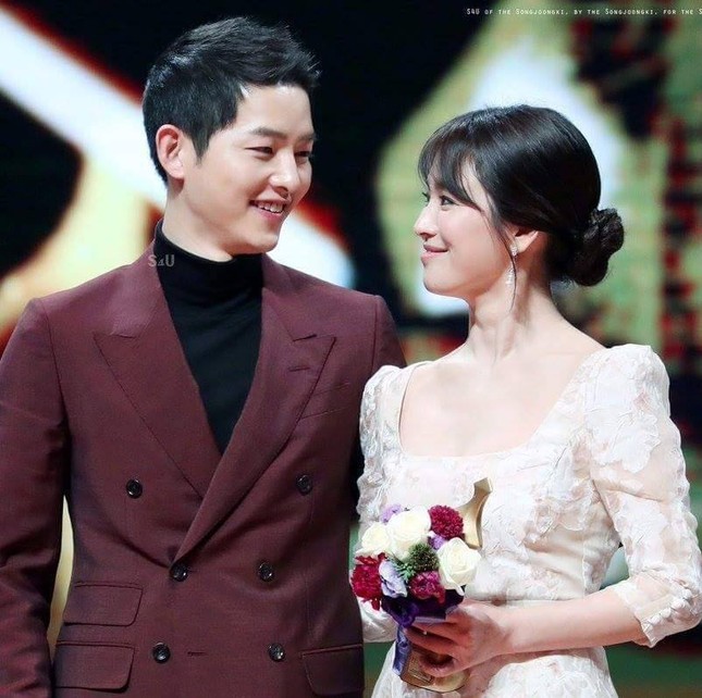 Giữa 'bão' ly hôn, những hình ảnh 'ngọt lịm' của Song - Song khiến fan tiếc nuối ảnh 14