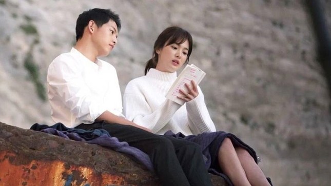 Giữa 'bão' ly hôn, những hình ảnh 'ngọt lịm' của Song - Song khiến fan tiếc nuối ảnh 9
