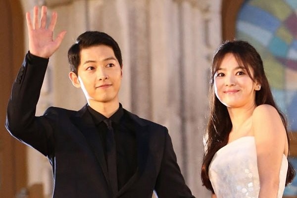 Giữa 'bão' ly hôn, những hình ảnh 'ngọt lịm' của Song - Song khiến fan tiếc nuối ảnh 12