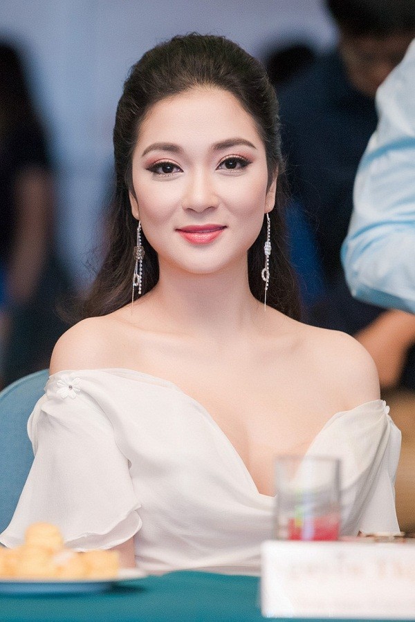 Hoa hậu Nguyễn Thị Huyền chia sẻ ảnh hậu trường sau đăng quang 15 năm ảnh 5