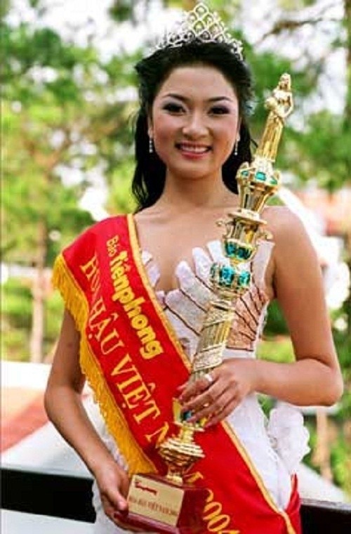Hoa hậu Nguyễn Thị Huyền chia sẻ ảnh hậu trường sau đăng quang 15 năm ảnh 2