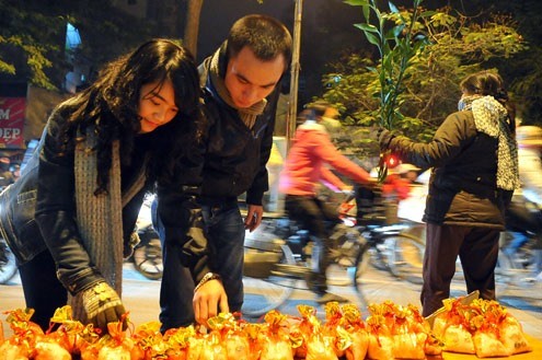 Vì sao nên mua muối đầu năm để hút may mắn, tài lộc về nhà? ảnh 1