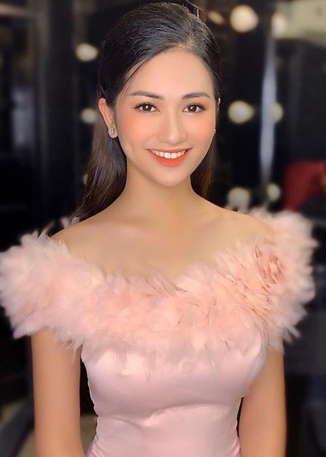 Người đẹp Kinh Bắc từng thi Hoa hậu Việt Nam dẫn bản tin Bất động sản của VTV ảnh 3